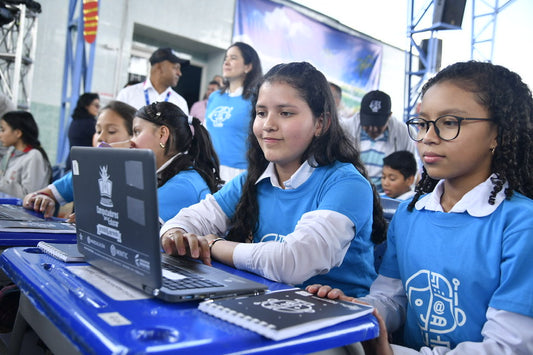 How STEM Electronic Kits Open Doors to Coding for Kids
